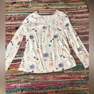 Women’s long sleeved floral and white shirt
